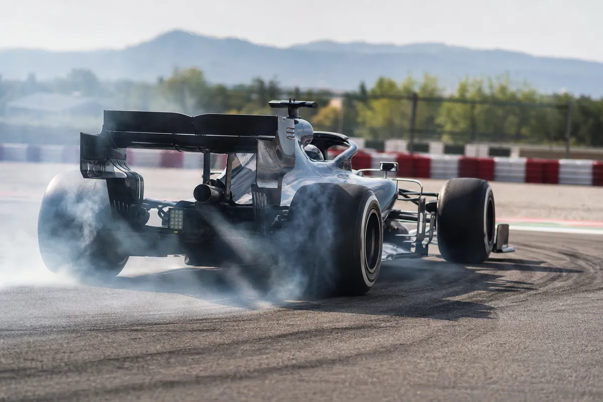 Hvorfor varmer Formel 1-kørere dækkene op?